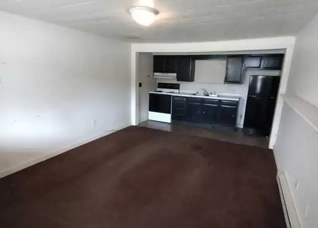 Property at 2223 N Water Street Ext, Uhrichsville, OH, 44683, 1 bed, 1 bath, [object Object]