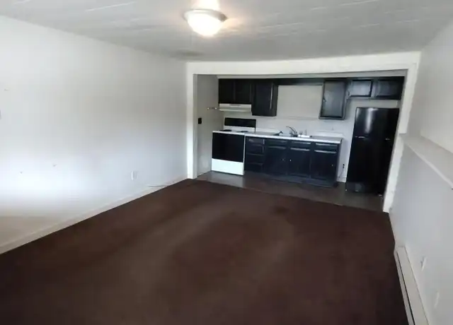 Property at 2223 N Water Street Ext, Uhrichsville, OH, 44683, 1 bed, 1 bath, [object Object]