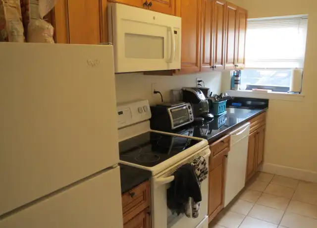 Property at 106 Longwood Ave Unit 4, Brookline, MA, 02446, 2 beds, 1 bath, [object Object]