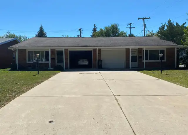 Property at 303 Robinhood Ln, Bloomington, IL, 61701, 2 beds, 1 bath, [object Object]
