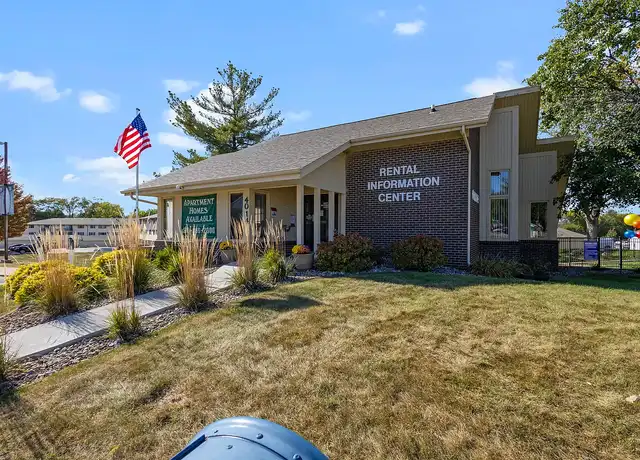 Property at Prairie Woods Apartments - 4014 Hubbell Ave, Des Moines, IA, 50317, 1-2 bed, 1 bath, [object Object]