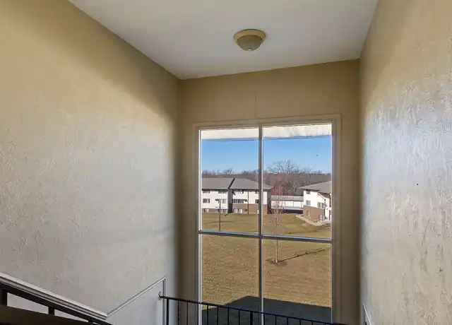 Property at Prairie Woods Apartments - 4014 Hubbell Ave, Des Moines, IA, 50317, 1-2 bed, 1 bath, [object Object]