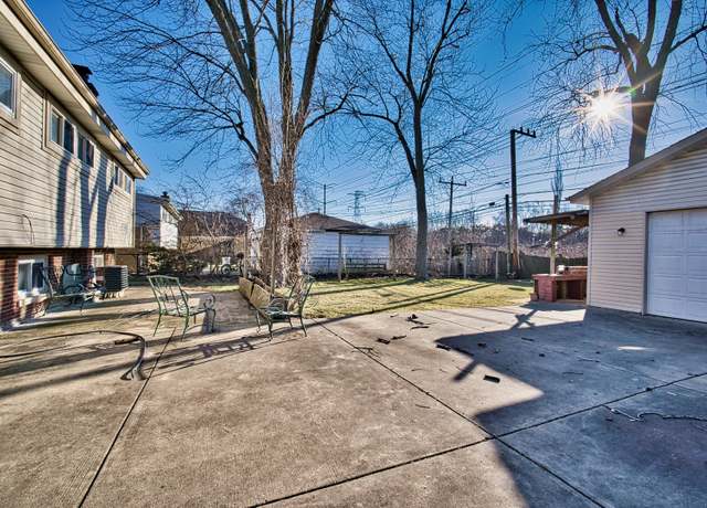 Photo of 7014 N Kilbourn Ave, Lincolnwood, IL 60712