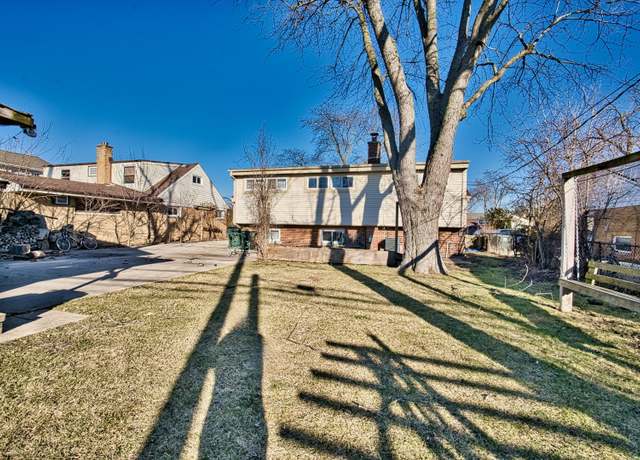 Photo of 7014 N Kilbourn Ave, Lincolnwood, IL 60712