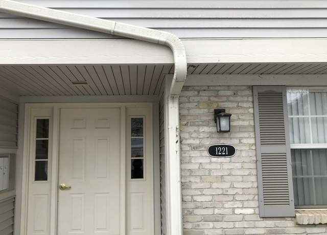 Photo of 1221 Ballantrae Pl Unit C, Mundelein, IL 60060