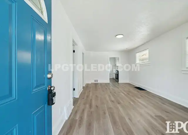 Property at 1952 Fairfax Rd, Toledo, OH, 43613, 3 beds, 1 bath, [object Object]
