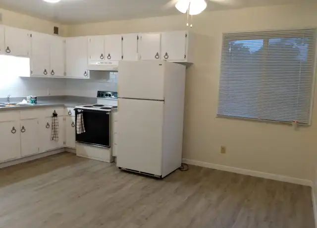 Property at 207 Mead St Unit 4, North Tonawanda, NY, 14120, 2 beds, 1 bath, [object Object]