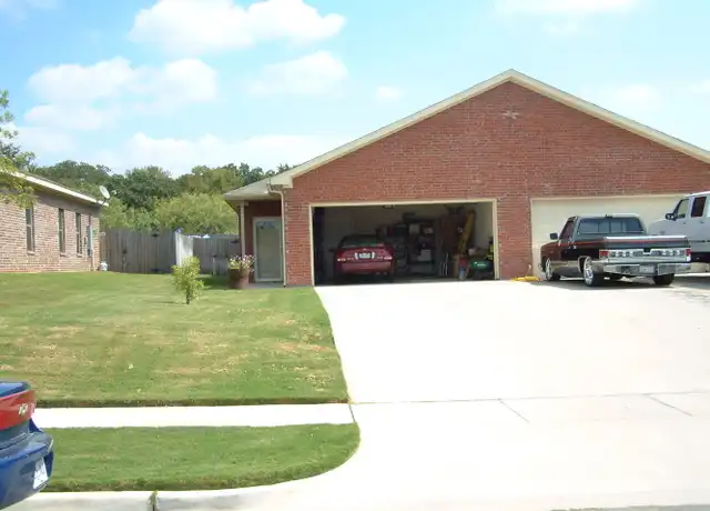 Property at 953 Sylvia St Unit 953, Weatherford, TX, 76086, 3 beds, 2 baths, [object Object]