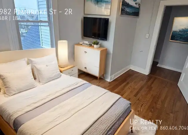 Property at 982 Pembroke St Unit 2R, Bridgeport, CT, 06608, 4 beds, 1 bath, [object Object]