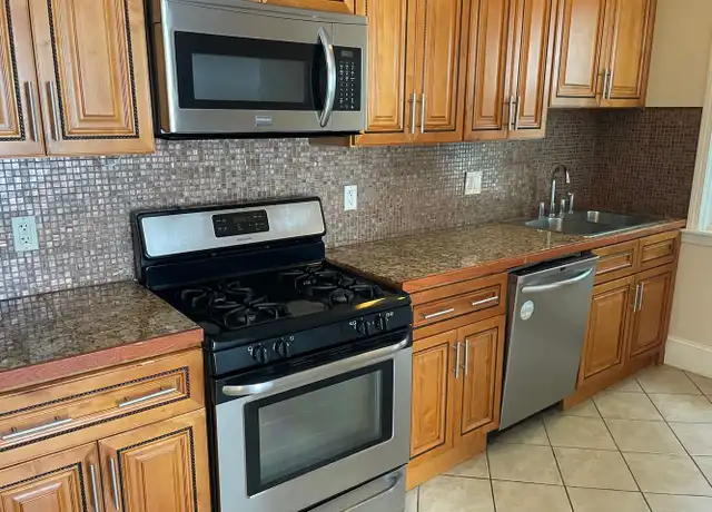 Property at 47 Pembroke Ave Unit 3, Providence, RI, 02908, 3 beds, 1 bath, [object Object]