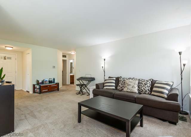Photo of 101 E Fabish Dr #101, Buffalo Grove, IL 60089
