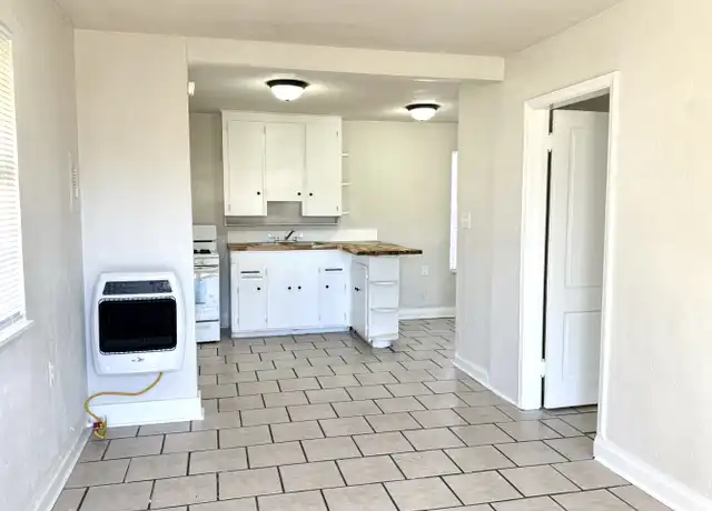 Property at 1010 Wolverton St, Ardmore, OK, 73401, 1 bed, 1 bath, [object Object]