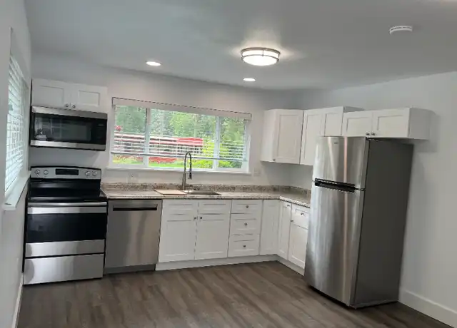 Property at 920 Byham Rd Unit E, Winlock, WA, 98596, 1 bed, 1 bath, [object Object]