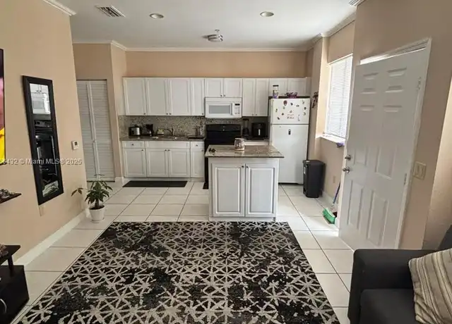 Property at 561 SW 2nd St Unit 204, Miami, FL, 33130, 1 bed, 1 bath, [object Object]
