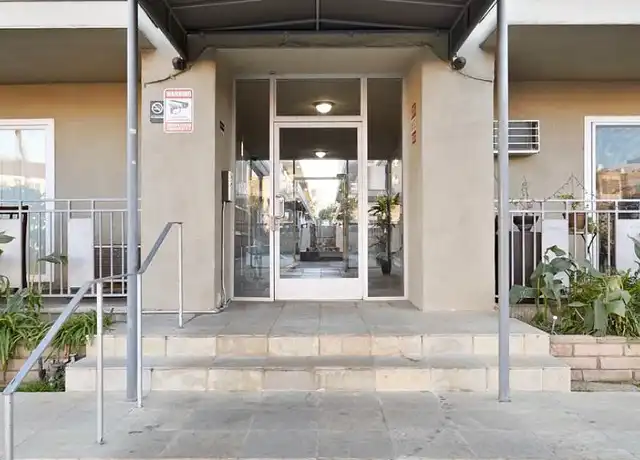Property at Tarzana Courtyard - 18400 Collins St, Tarzana, CA, 91356, 0-1 beds, 1 bath, [object Object]