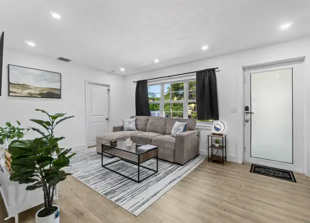 Property at 814 Franklin Rd, West Palm Beach, FL, 33405, 2 beds, 1 bath, [object Object]