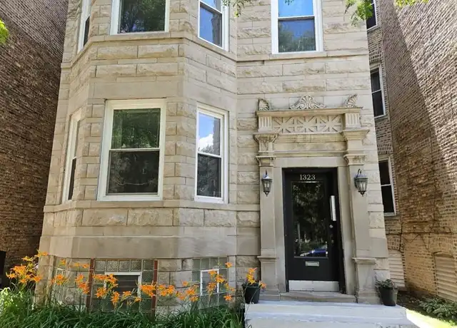 Property at 1323 W Foster Ave Unit 3, Chicago, IL, 60640, 2 beds, 1 bath, [object Object]