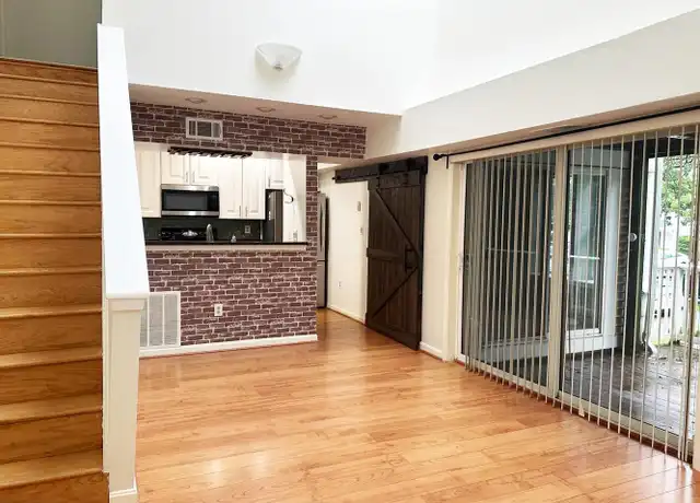 Property at 3377 Lakeside View Dr Unit 19-2, Falls Church, VA, 22041, 3 beds, 2 baths, [object Object]