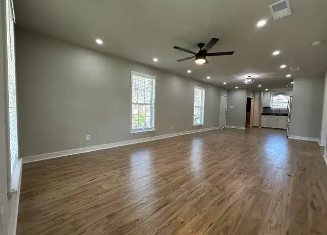 Property at 1025 E Tennie St, Gainesville, TX, 76240, 2 beds, 1 bath, [object Object]