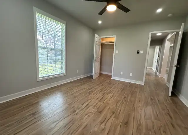 Property at 1025 E Tennie St, Gainesville, TX, 76240, 2 beds, 1 bath, [object Object]