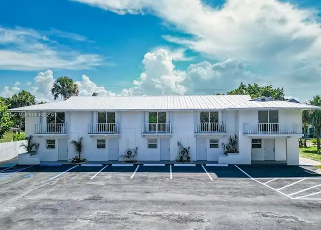 Property at 2305 Tamarind Dr Unit 4, Fort Pierce, FL, 34949, 1 bed, 1 bath, [object Object]
