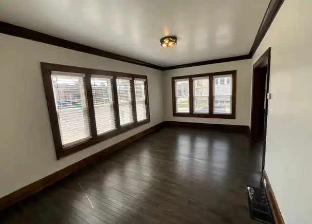 Property at 3428 W Highland Blvd, Milwaukee, WI, 53208, 2 beds, 1 bath, [object Object]