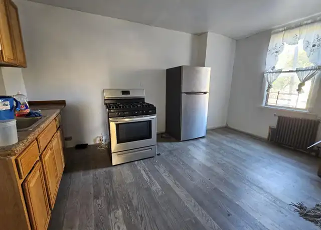 Property at 398 E 201st St #3, Bronx, NY, 10458, 5 beds, 1 bath, [object Object]