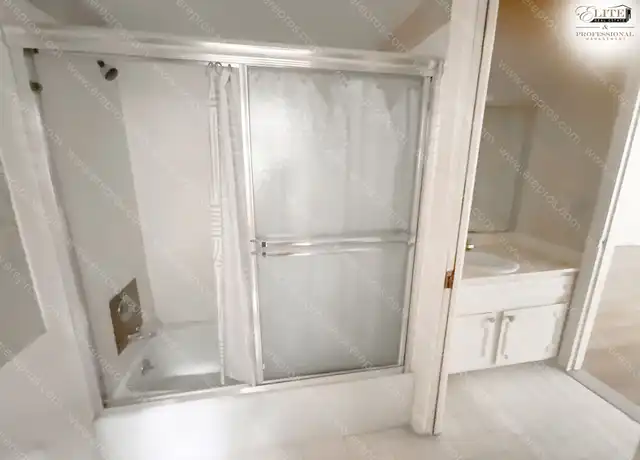 Property at 2019 Stoney Brook Ct, Flint, MI, 48507, 3 beds, 2.5 baths, [object Object]