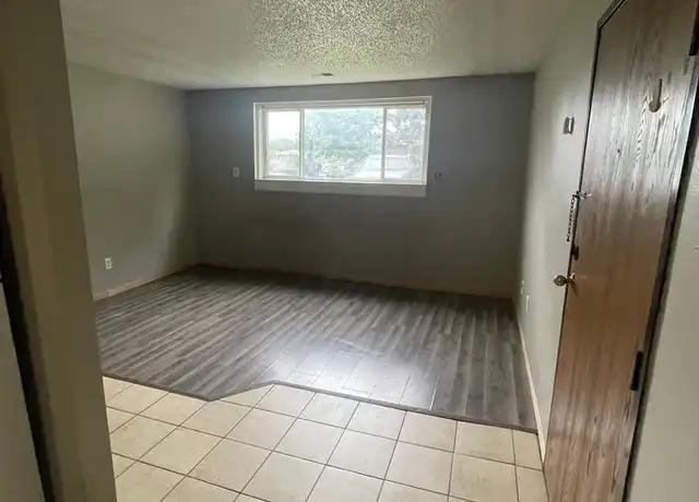 Property at 3684 W 4th St, Waterloo, IA, 50701, 2 beds, 1 bath, [object Object]