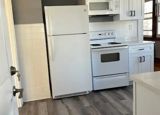 Property at 29-33 Tremont Ave, Bridgeport, CT, 06606, 2 beds, 1 bath, [object Object]