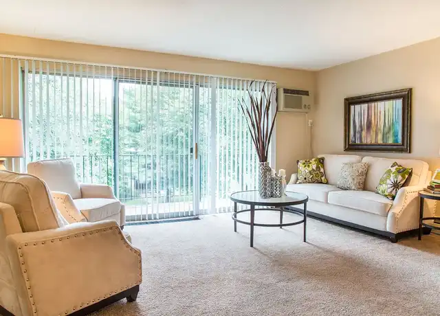 Property at Wheelock Parkway Apartments - 1609 Woodbridge St, Saint Paul, MN, 55117, 1 bed, 1 bath, [object Object]