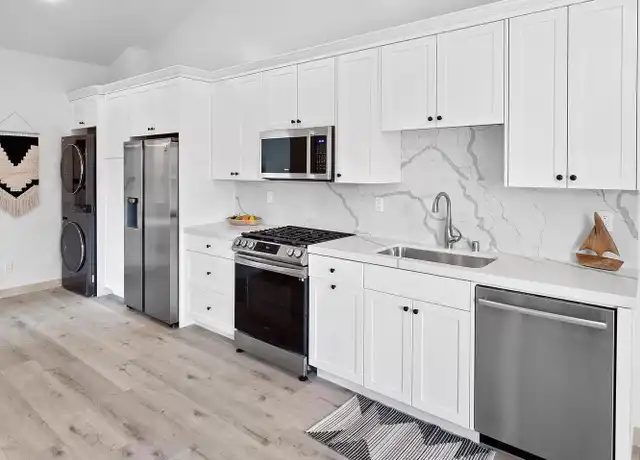 Property at 2042 Rue De La Montagne Unit 2, Oceanside, CA, 92054, 2 beds, 1 bath, [object Object]