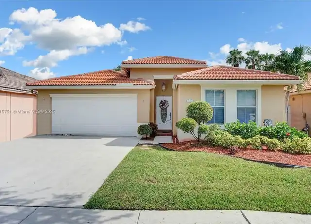 Property at 14361 N Royal Cove Cir, Davie, FL, 33325, 3 beds, 2.5 baths, [object Object]