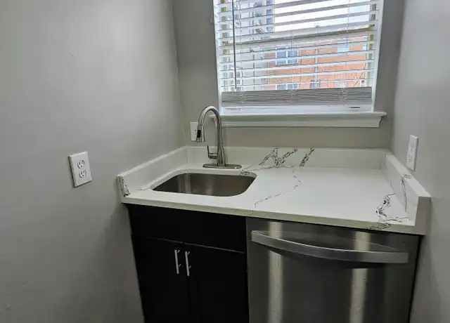 Property at 412 N Armistead St #102, Alexandria, VA, 22312, 2 beds, 1 bath, [object Object]