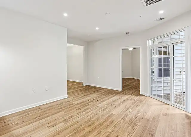 Property at Dwell Vienna Metro - 2975 Hunters Branch Rd, Fairfax, VA, 22031, 1-2 bed, 1-2 bath, [object Object]