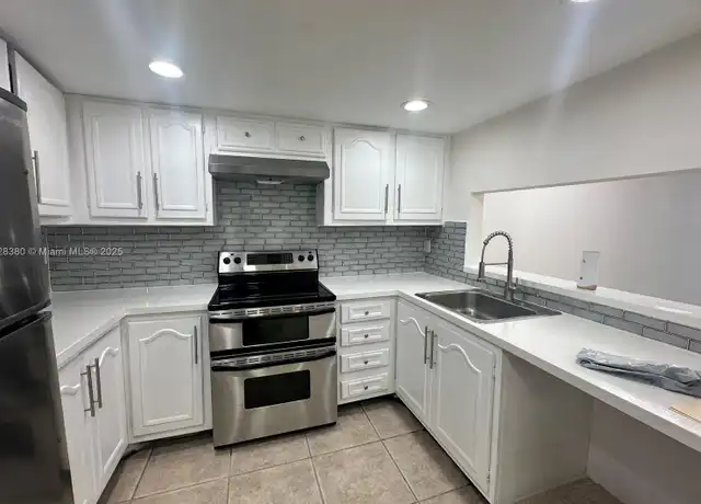 Property at 13685 NE 10th Ave #208, North Miami, FL, 33161, 1 bed, 1 bath, [object Object]