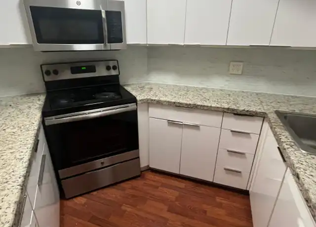 Property at 8225 Lake Dr, Doral, FL, 33166, 1 bed, 1 bath, [object Object]