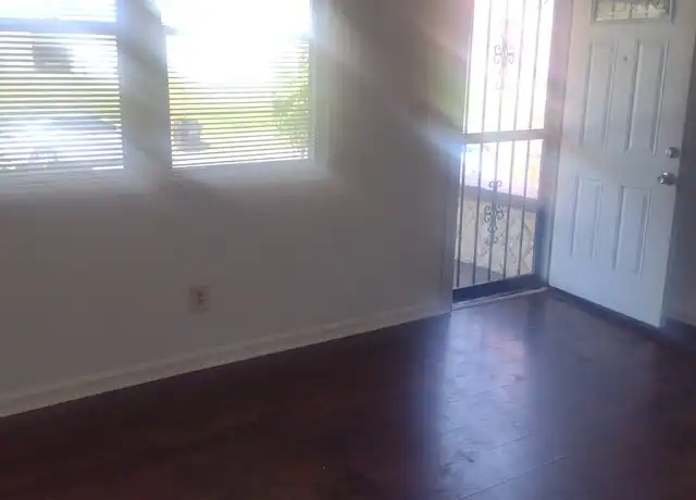 Property at 911 S Jackson St, Louisville, KY, 40203, 2 beds, 1 bath, [object Object]