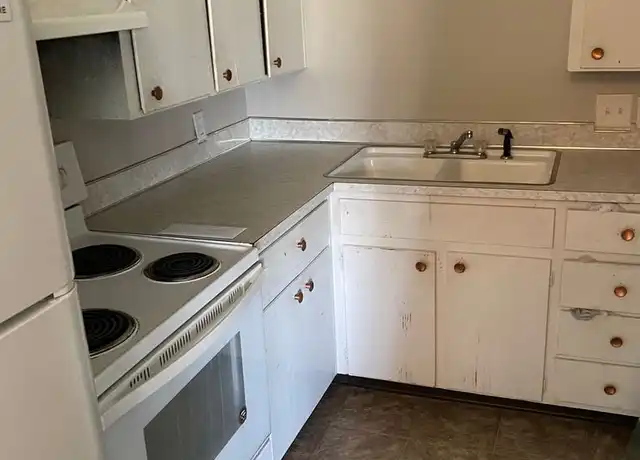 Property at 1133 Dixon Dr, Waterloo, IA, 50701, 1 bed, 1 bath, [object Object]