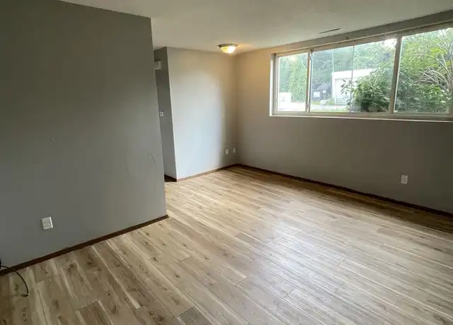 Property at 1133 Dixon Dr, Waterloo, IA, 50701, 1 bed, 1 bath, [object Object]