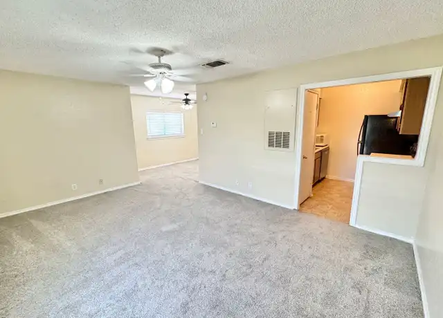 Property at 918 W Chestnut St Unit 204, Denton, TX, 76201, 1 bed, 1 bath, [object Object]