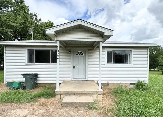 Property at 1022 W Pettigrew St, Fayetteville, AR, 72701, 2 beds, 1 bath, [object Object]