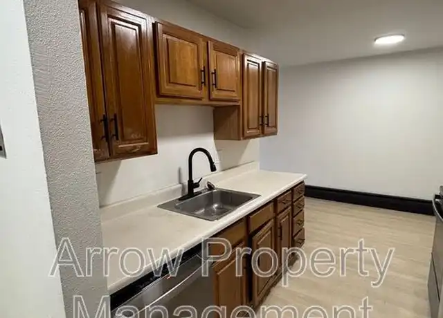 Property at 215 E Arbor Ave, Bismarck, ND, 58504, 2 beds, 1 bath, [object Object]