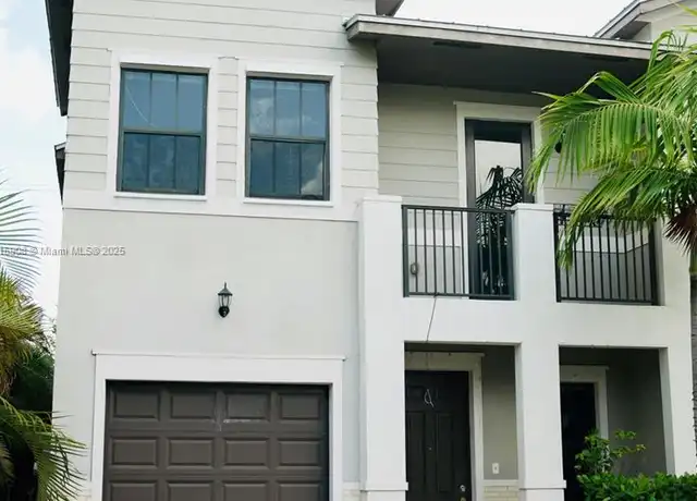 Property at 10456 NW 61st Ln, Doral, FL, 33178, 4 beds, 3 baths, [object Object]
