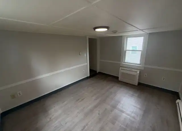 Property at 17 Portland St Unit D, Haverhill, MA, 01830, 1 bed, 1 bath, [object Object]