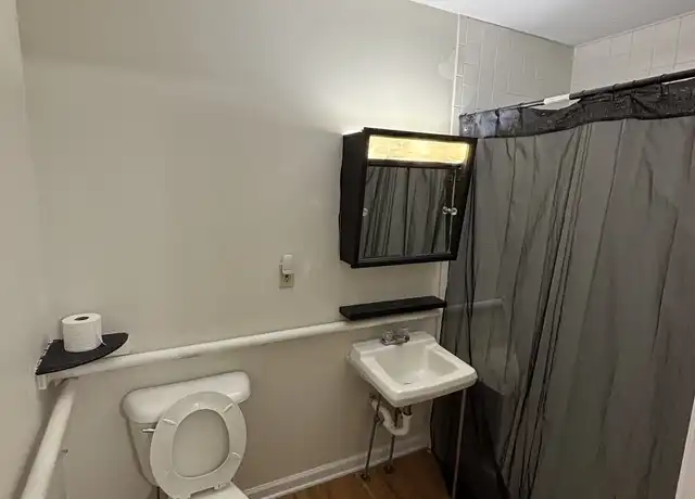 Property at 412 Oak Ave, Waynesboro, VA, 22980, 1 bed, 1 bath, [object Object]