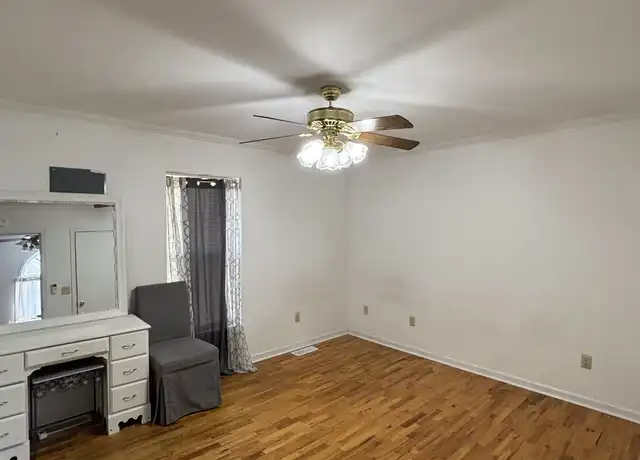 Property at 412 Oak Ave, Waynesboro, VA, 22980, 1 bed, 1 bath, [object Object]