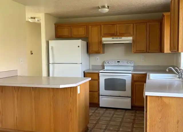 Property at 912 SW Tomahawk Pl, Dundee, OR, 97115, 3 beds, 3 baths, [object Object]