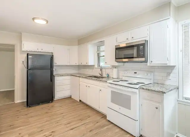 Property at 4564 Martha Ln, Fort Worth, TX, 76103, 1 bed, 1 bath, [object Object]