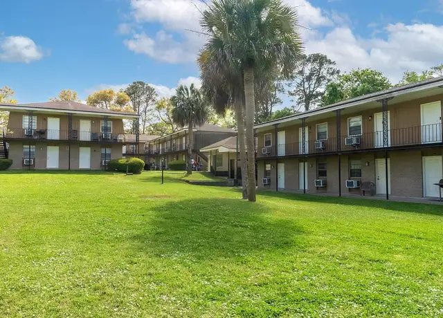 Photo of 111 Edgewater Rd, Savannah, GA 31406